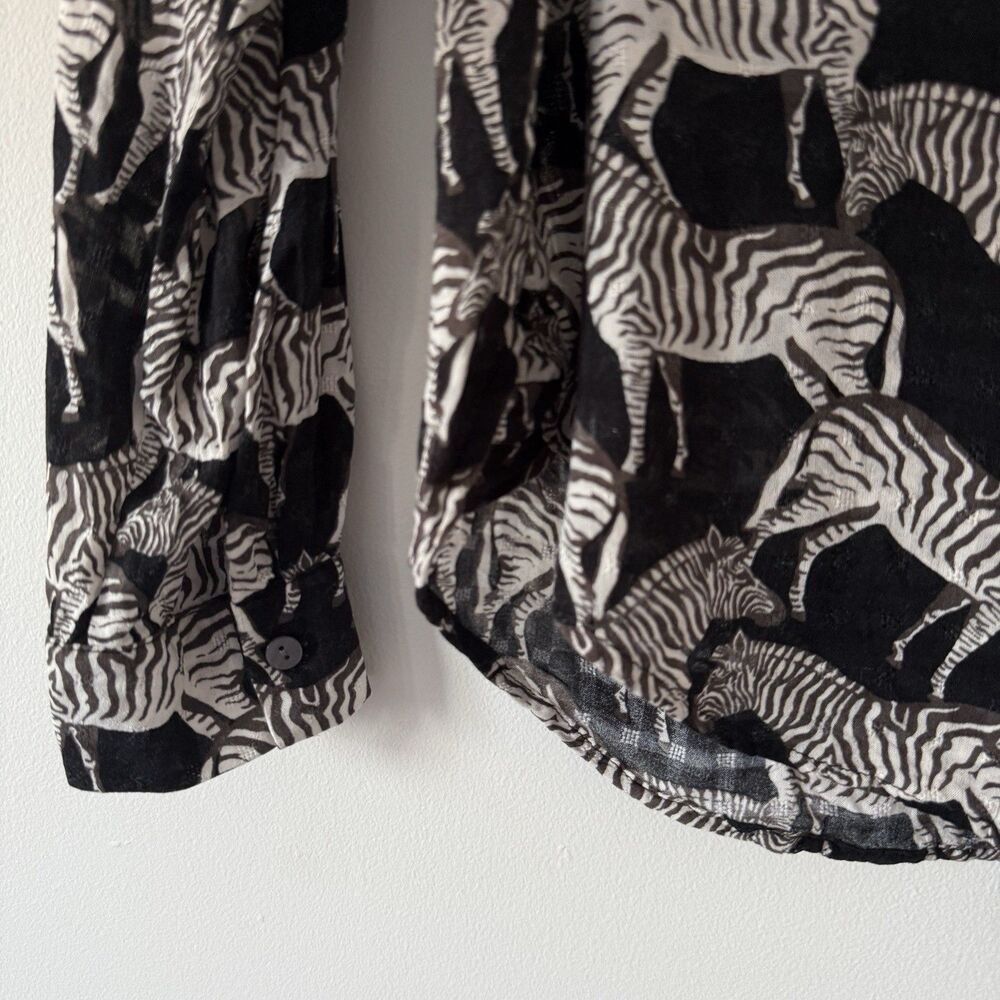 Jane + Delancey Zebra Print Rayon Button Front Blouse Jacquard Weave Sz Medium - Picture 7 of 12